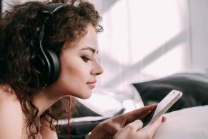 Musik-Playlist auf Smartphone als Spiegel von Persönlichkeit und Denkweise