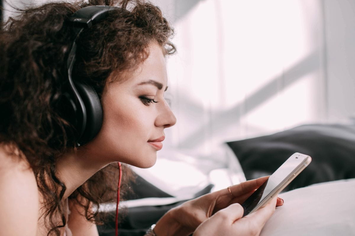 Musik-Playlist auf Smartphone als Spiegel von Persönlichkeit und Denkweise